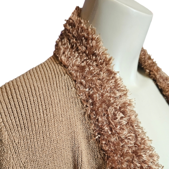 Max Studio faux fur trimmed knit cardigan. Large. - Picture 3 of 6